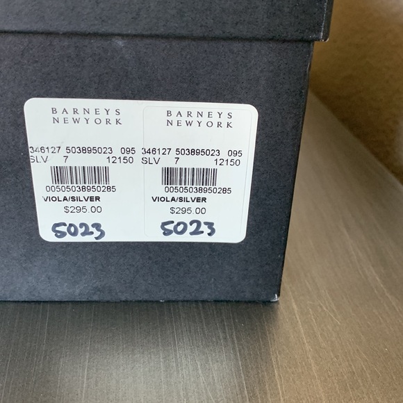 Barneys New York Silver Pumps Size 7. Brand new. - Picture 9 of 11